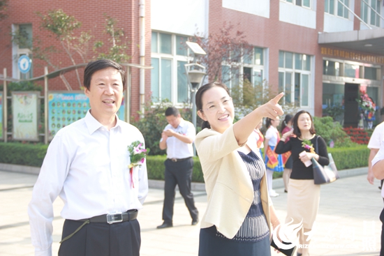 日照市金海岸小学举行喜迎国庆暨建校十周年庆