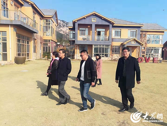 考察团在泉山云顶