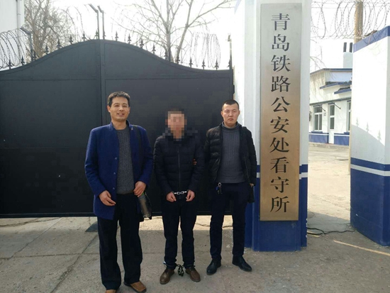 犯罪嫌疑人口供不一致_不明显的情侣头像真人