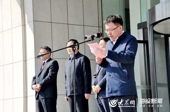 东港区政府副区长申洁申洁主持挂牌仪式并致辞