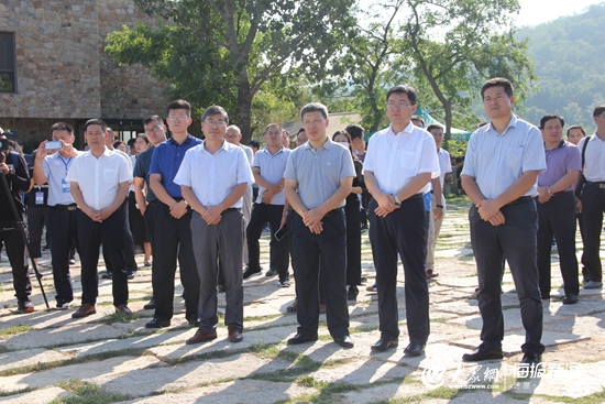 田洪祥)9月9日下午,山东省农村人居环境整治工作现场会在东港区召开