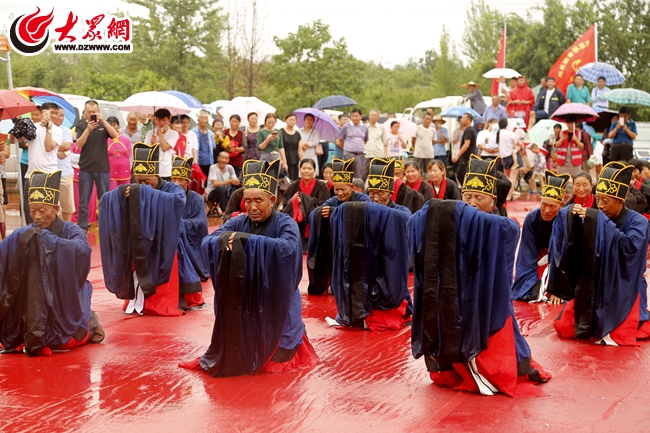 迎龙祈雨仪式现场