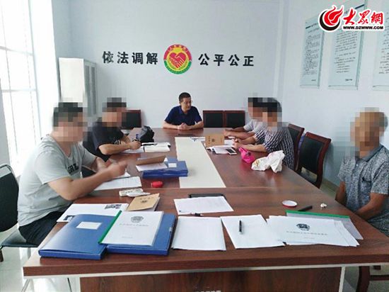 五莲县高泽司法所开展社区服刑人员扫黑除恶专项行动