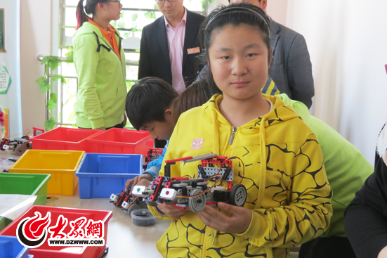 乐博趣机器人空降童博会 韩国原装教材带来新