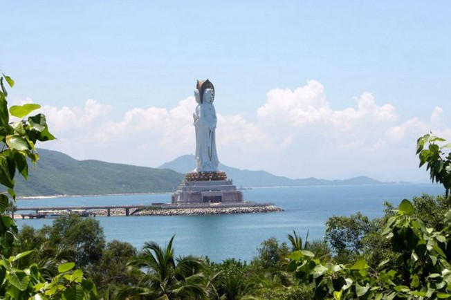 景区简介:南山,面朝南海,坐落在中国唯一的热带滨海城市三亚市的