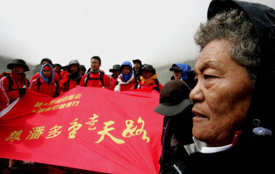 首位北坡登顶珠峰女性潘多去世 被奉登山界旗帜