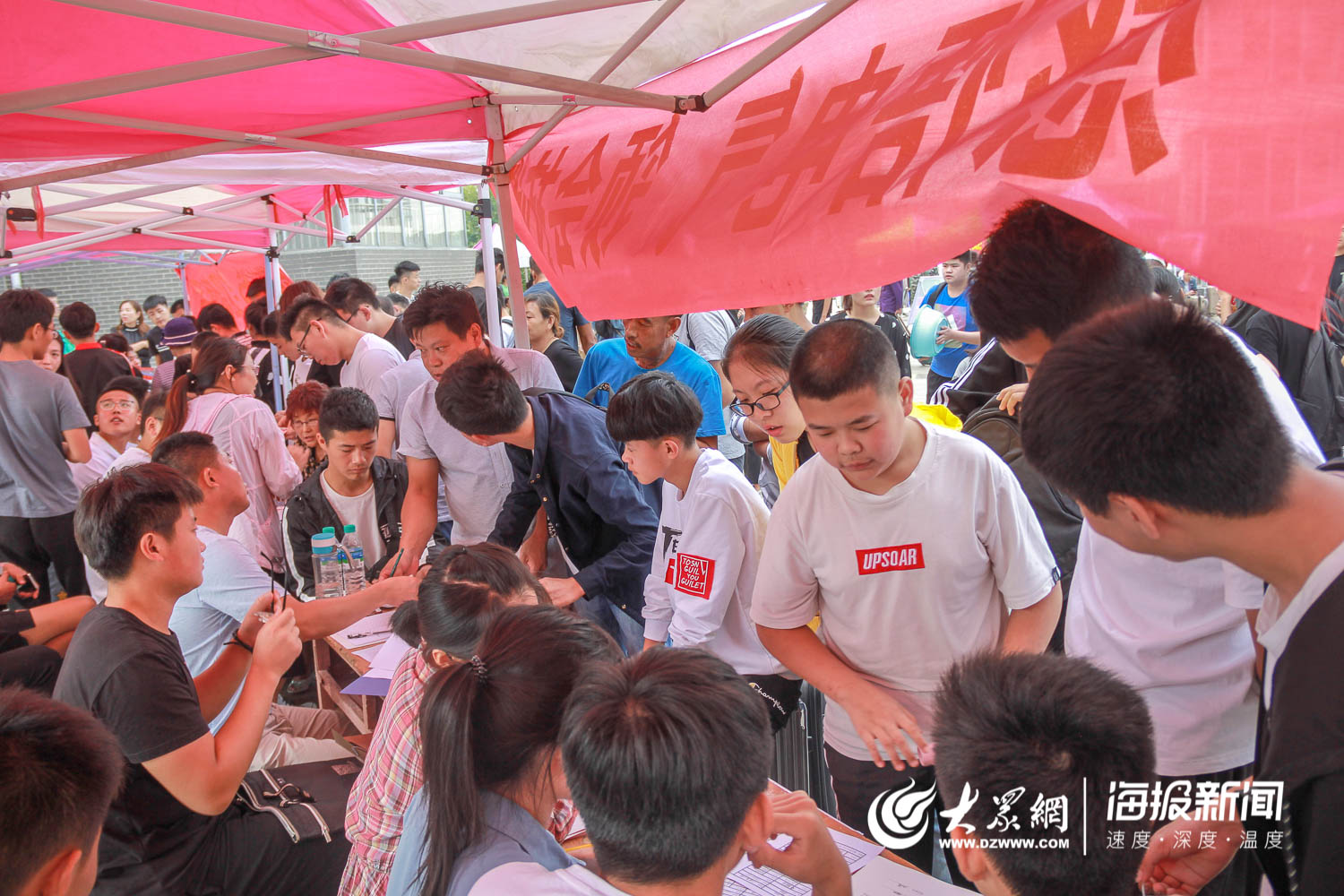 还有着几分暑热的日照市技师学院校园,迎来2019年新生