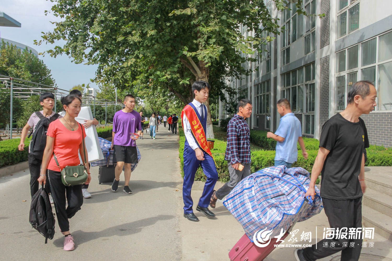 还有着几分暑热的日照市技师学院校园,迎来2019年新生