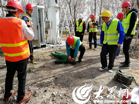 随着通信网络工程建设的展开,日照移动强化安全红线意识,同步抓牢施工