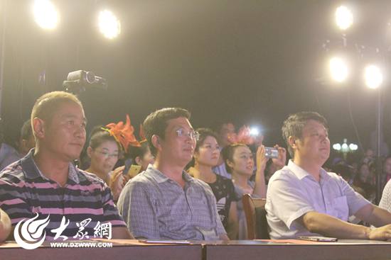 观看文艺汇演的领导 观看文艺汇演的领导