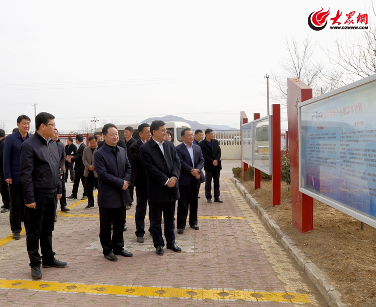 莒县县委书记孟青,县委副书记,县长费立志为莒县高新技术产业园进行