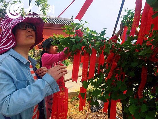 快訊:拜財神,沾財氣 近千名香客天台山上共祈福