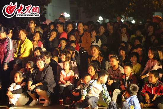 德仁广场文艺汇演现场 德仁广场文艺汇演现场