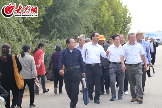 部分书画艺术家参观田甸园景区 部分书画艺术家参观田甸园景区